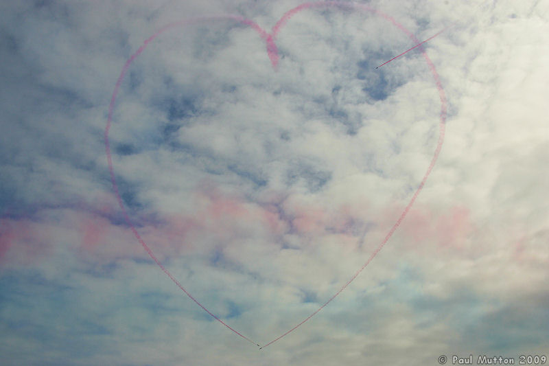  A8V7832 Red Arrows smoke heart